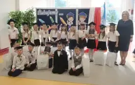 Ślubowanie uczni&oacute;w klasy pierwszej 2025/2026 1