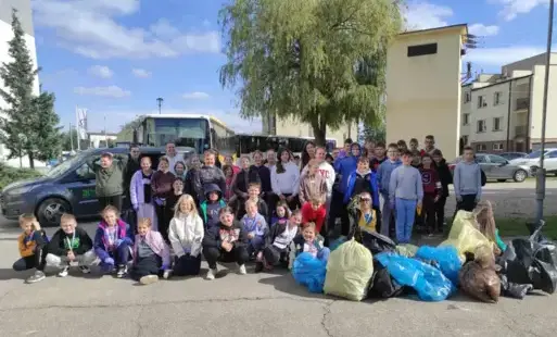 Uczestnicy akcji #SprzątamyDlaPolski